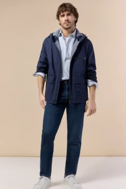 Parka corta con capucha