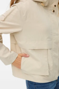 Parka corta con capucha