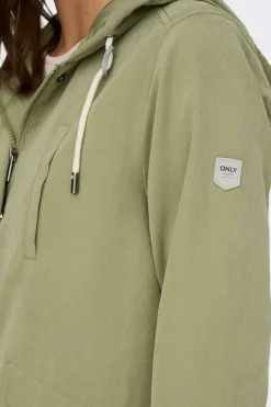 Parka corta con capucha