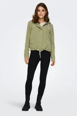 Parka corta con capucha