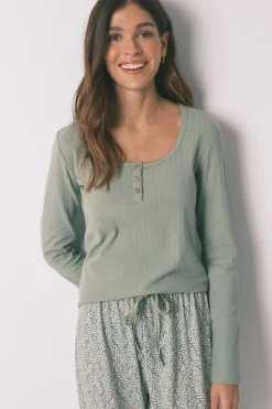 Pijama largo algod&oacute;n estampado flores verde