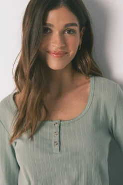 Pijama largo algod&oacute;n estampado flores verde