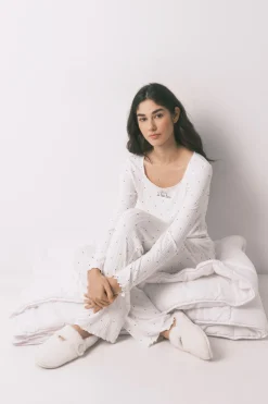 Pijama largo canal&eacute; blanco estampado estrellas