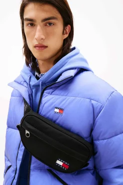 Ri&ntilde;onera de Tommy Jeans con logo bandera