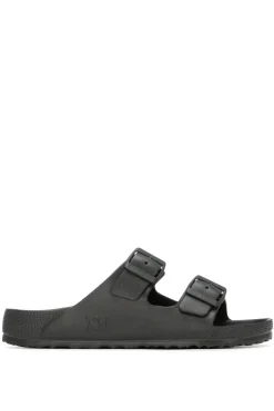 Sandalia goma con hebilla