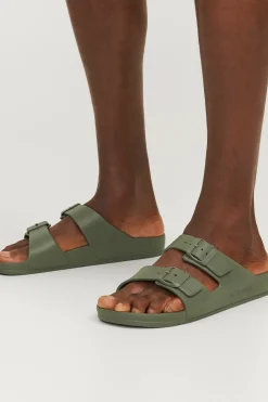 Sandalias con hebillas