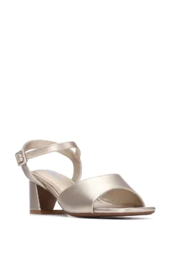 Sandalias metalizadas tac&oacute;n