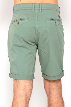 Short b&aacute;sico con cinco bolsillos