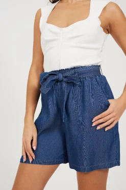 Short con cintur&oacute;n