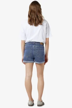 Short vaquero b&aacute;sico con dobladillo de cinco bolsillos.