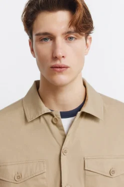 Sobrecamisa ligera bolsillos overshirt fit