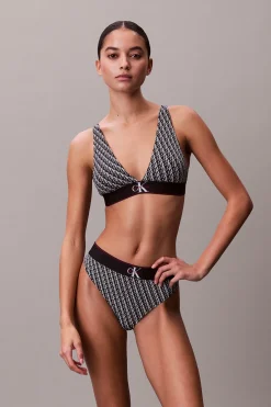 Sujetador triangular preformado