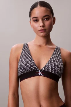 Sujetador triangular preformado