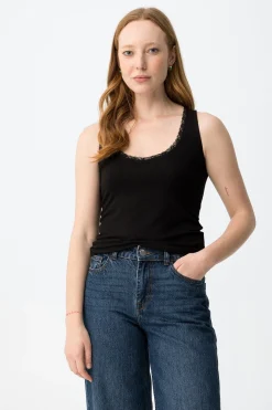 Top ajustado sin mangas