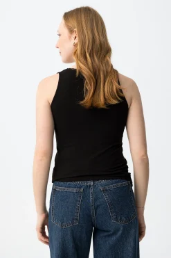 Top ajustado sin mangas