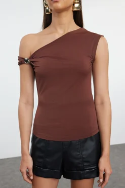 Top asim&eacute;trico