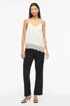 Top lencero satinado con encaje