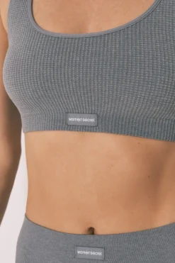 Top sin costuras LOVELY cuadrill&eacute; gris claro