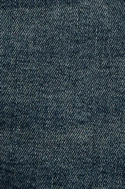 Vaquero acampanado desde la rodilla