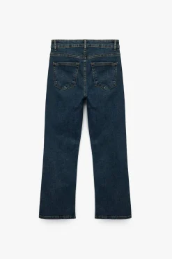 Vaquero acampanado desde la rodilla