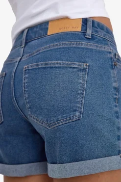 Vaquero corto b&aacute;sico con dobladillo