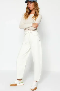 Vaqueros tipo barrel