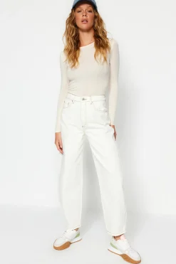 Vaqueros tipo barrel