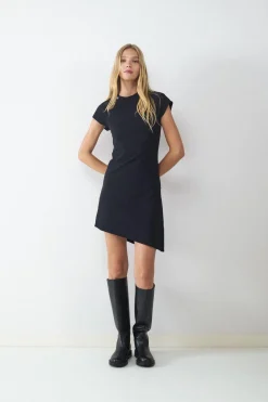 Vestido asimétrico cut-out