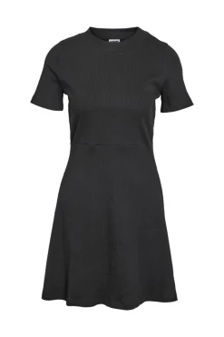 Vestido corto b&aacute;sico de manga corta y cuello redondo