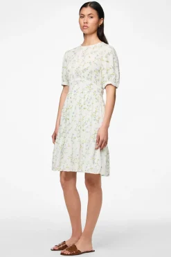 Vestido corto cuello cerrado