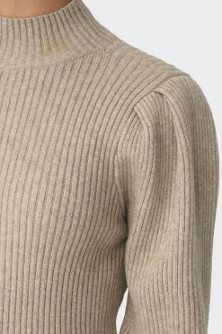 Vestido corto de canal&eacute;