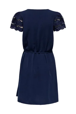 Vestido corto detalle encaje