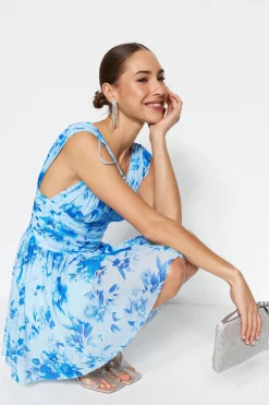 Vestido corto escote en pico