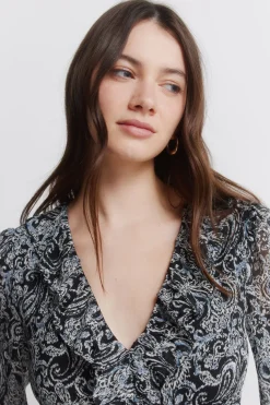 Vestido corto estampado manga larga