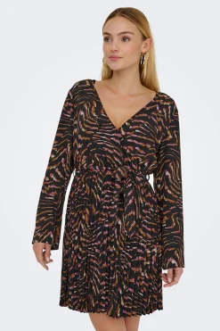 Vestido corto plisado