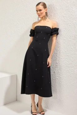 Vestido cuello descubierto