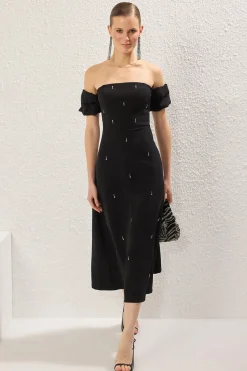 Vestido cuello descubierto