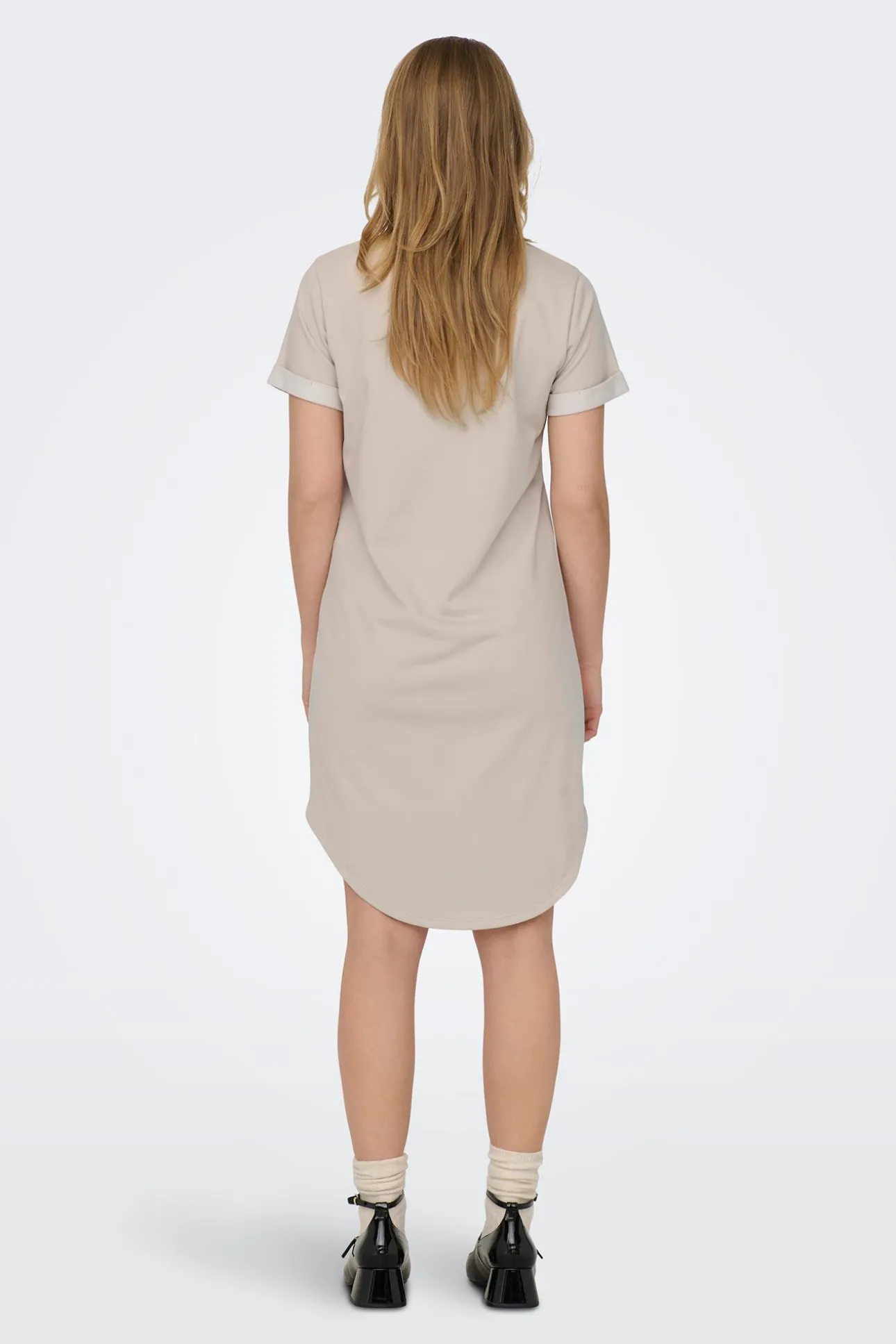 Vestido de manga corta y cuello redondo