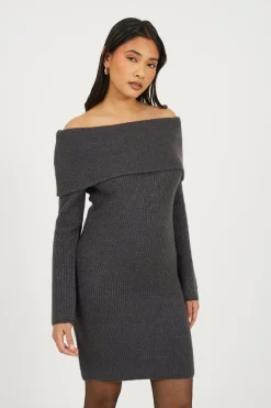 Vestido de punto con cuello bardot