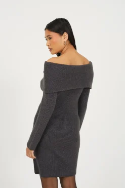 Vestido de punto con cuello bardot