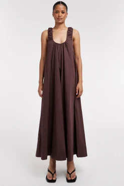 Vestido largo de tirantes fruncidos