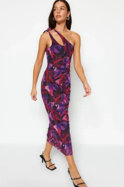 Vestido midi ajustado cut out