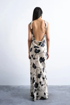 Vestido midi de cuello redondo y manga sisa