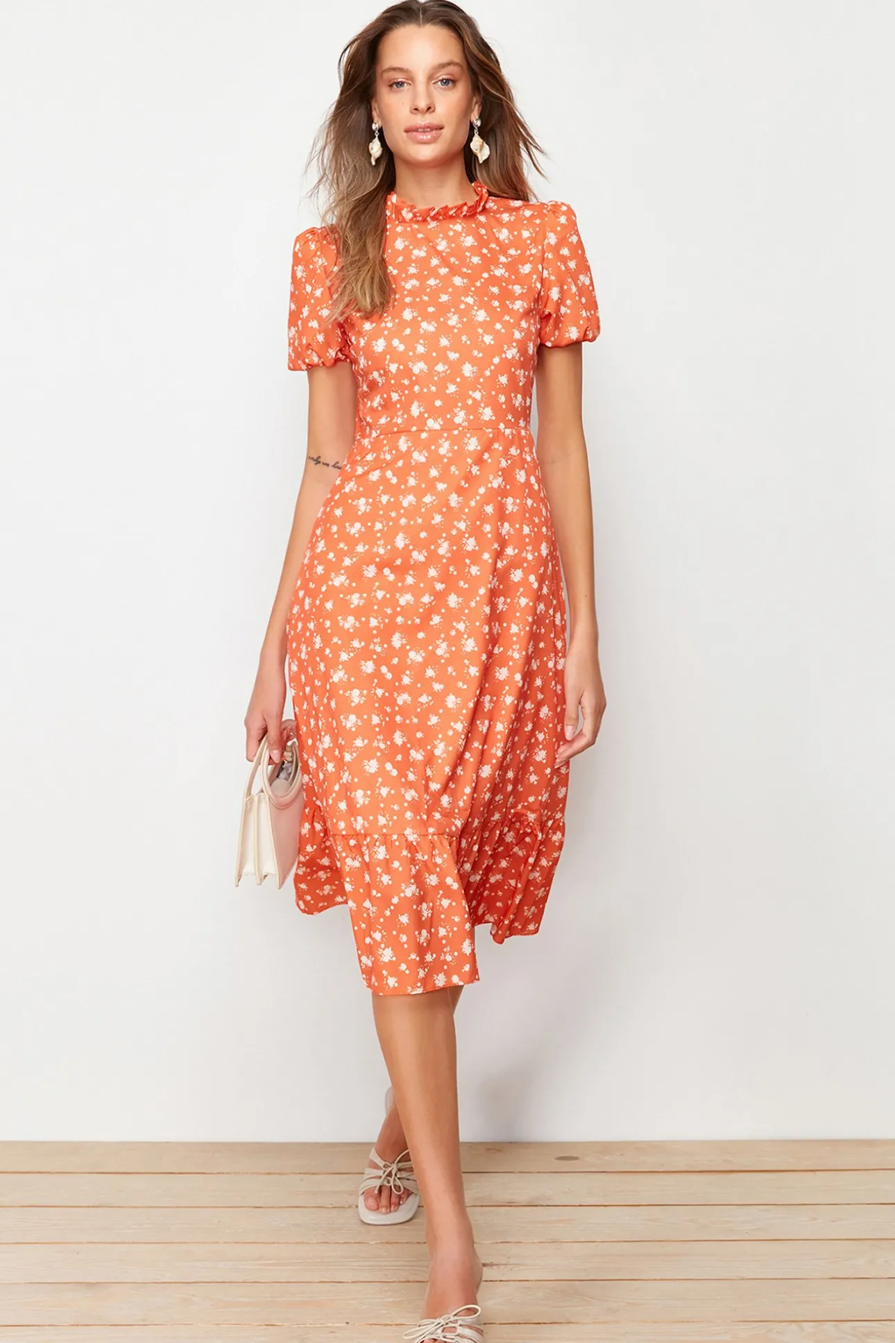 Vestido midi de manga corta