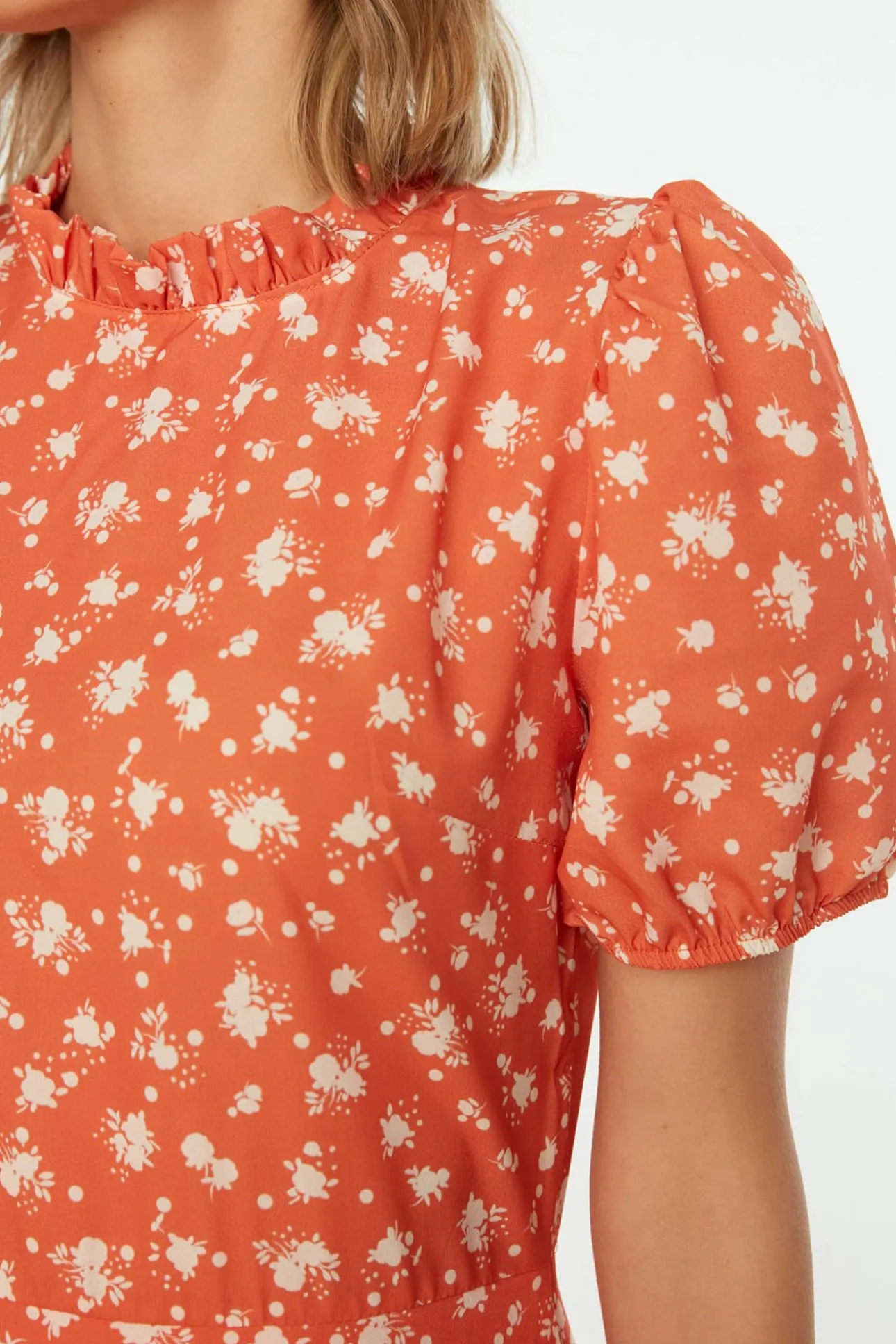 Vestido midi de manga corta