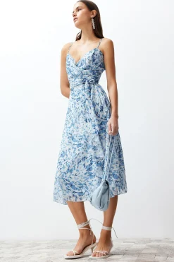 Vestido midi de tirantes lazo