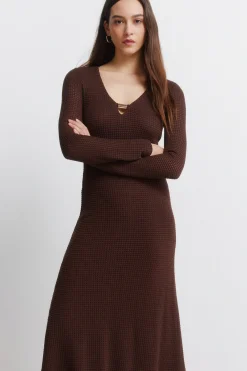 Vestido midi escote abalorio