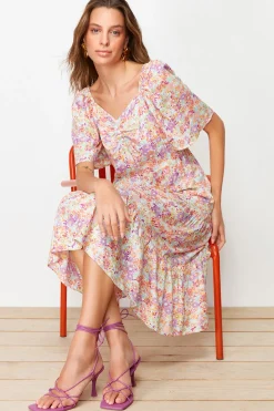 Vestido midi escote coraz&oacute;n