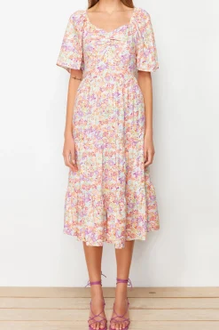 Vestido midi escote coraz&oacute;n