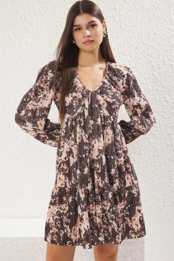 Vestido mini con volantes